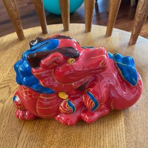 Beautifully designed piggy bank figurine